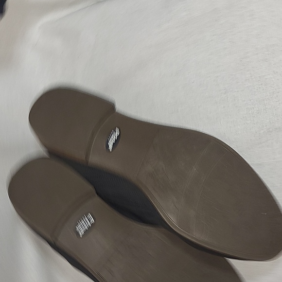 Dr Scholls  slip on shoes. Black . 8 1/2. Only wore a couple times - Picture 2 of 2